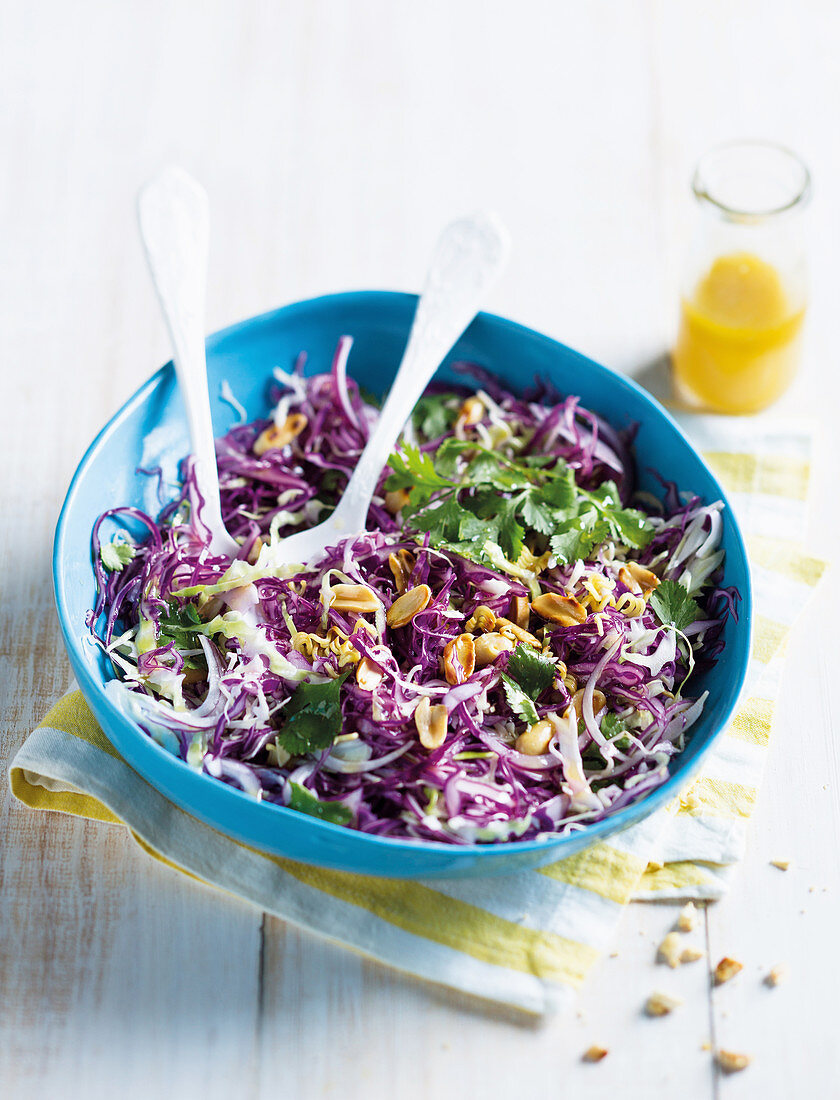 Crunchy noddle and cabbage salad