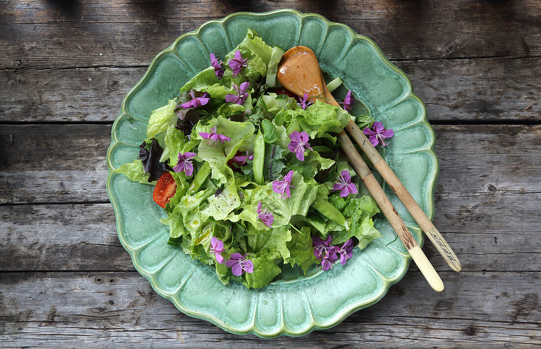 Salad with vegetable and rosebay flowers