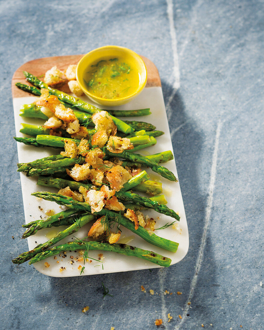 Grilled asparagus salad with lemon croutons