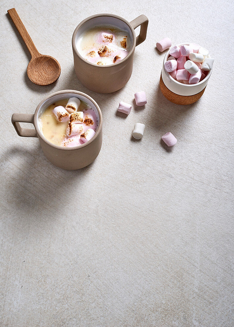 weiße Schokolade mit Amarula und gegrillten Mini-Marshmallows