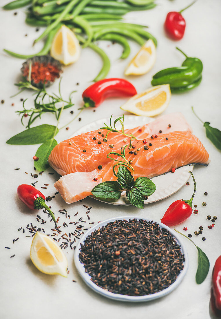 Zutaten für Lachs mit Wildreis und grünen Bohnen