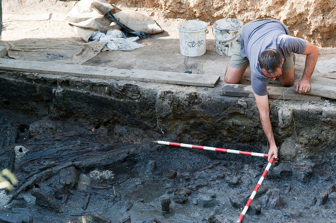 Excavations at La Draga Neolithic site