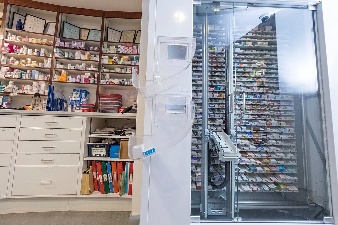 Pharmacy robotic medicine cabinet