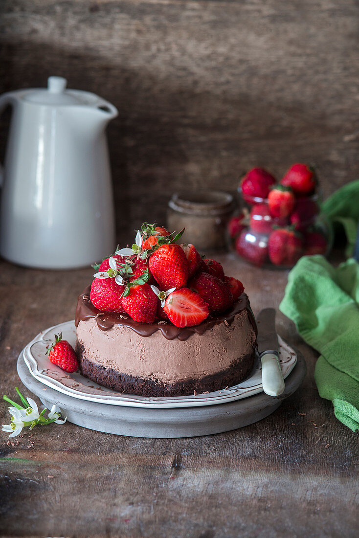 Chocolate cheesecake with strawberries