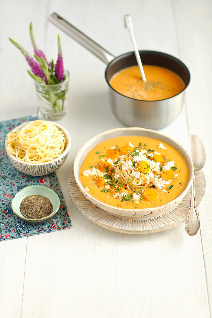 Tomato cream soup with spagheti and feta