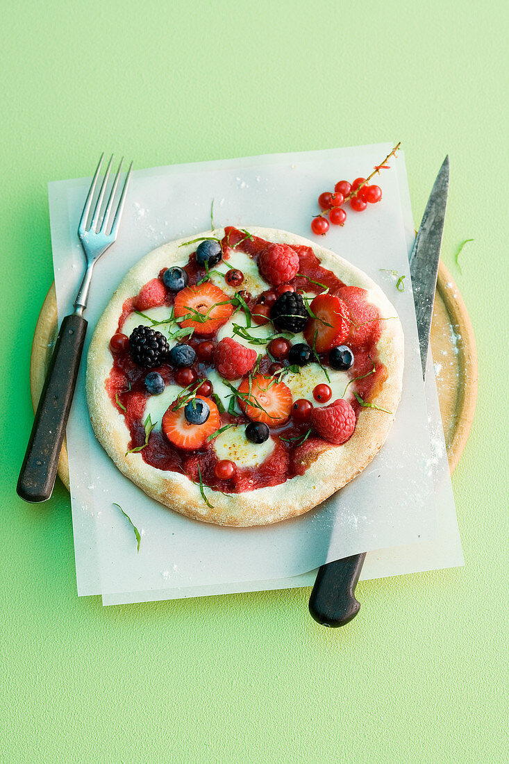 Sweet pizza with berries and basil