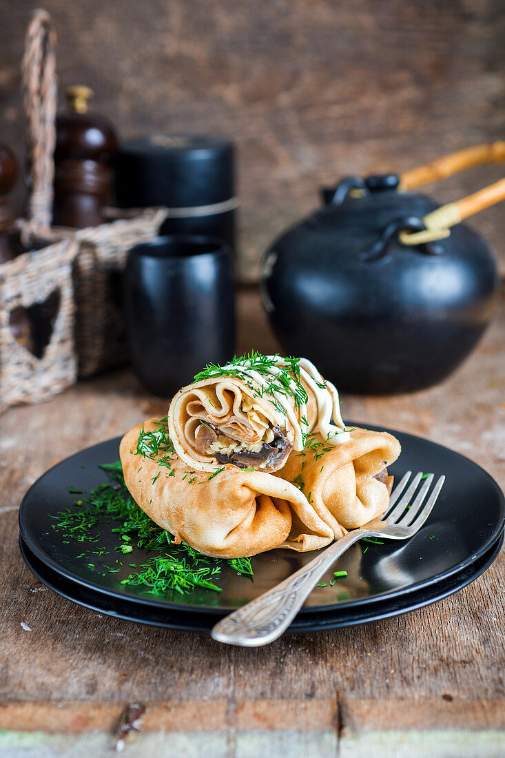 Crêpes mit Hähnchen-Pilz-Füllung