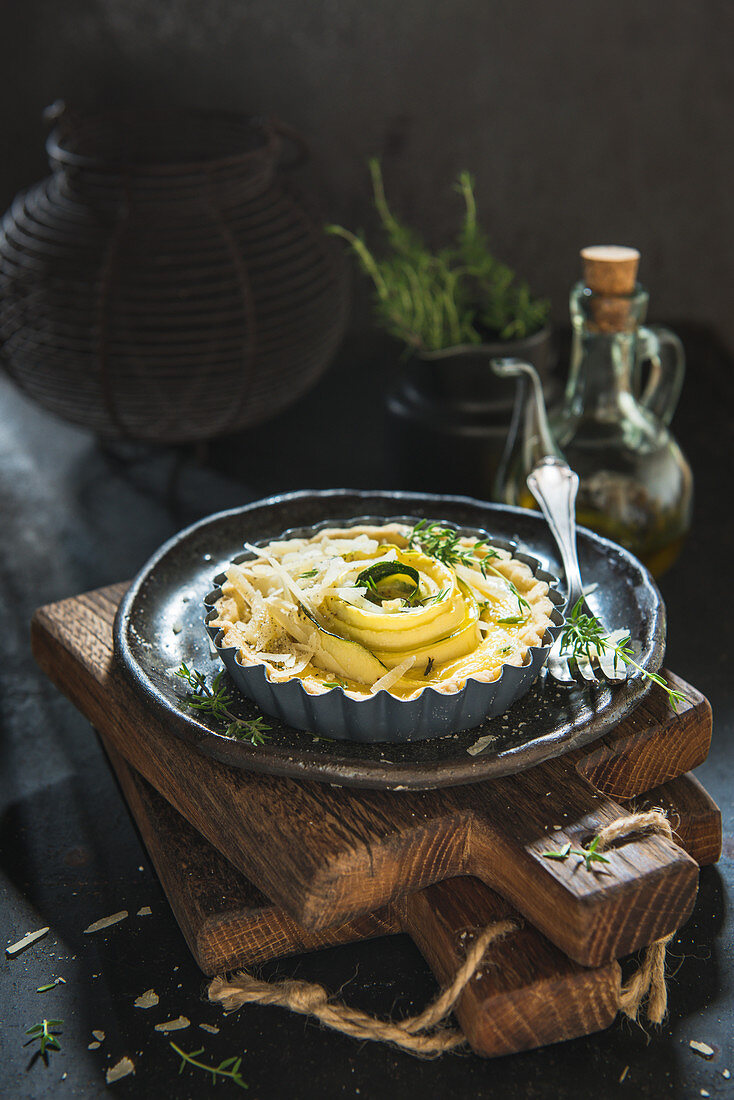 Savoury tartlet with courgette and parmesan in a baking dish