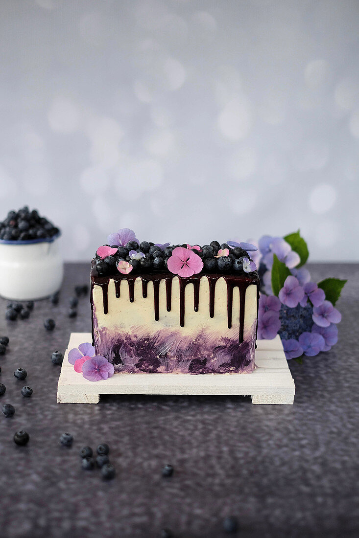 Milk cream and blueberry cake