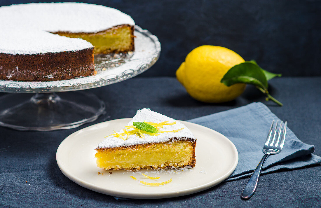 Lemon cake with icing sugar