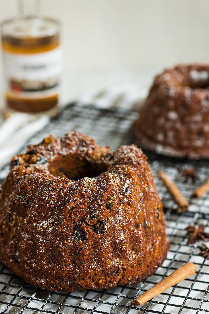 Bundt cakes on a wire rack (Christmas)