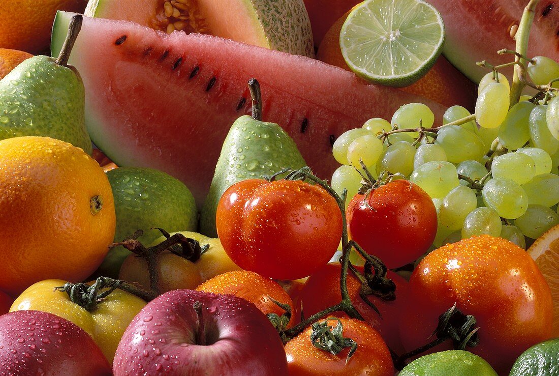 Frisch gewaschene Tomaten, Obst & Melonen