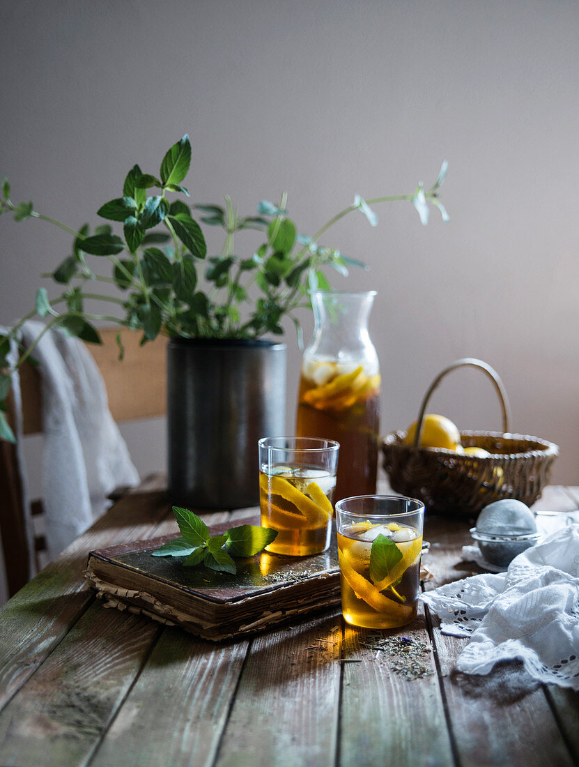 Herbal iced tea with lemon and mint