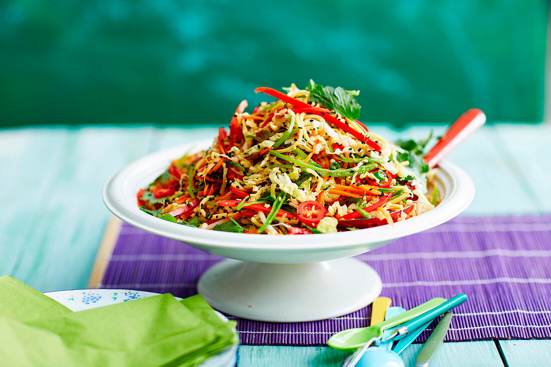 Edd noodle salad with wombok (Asia)