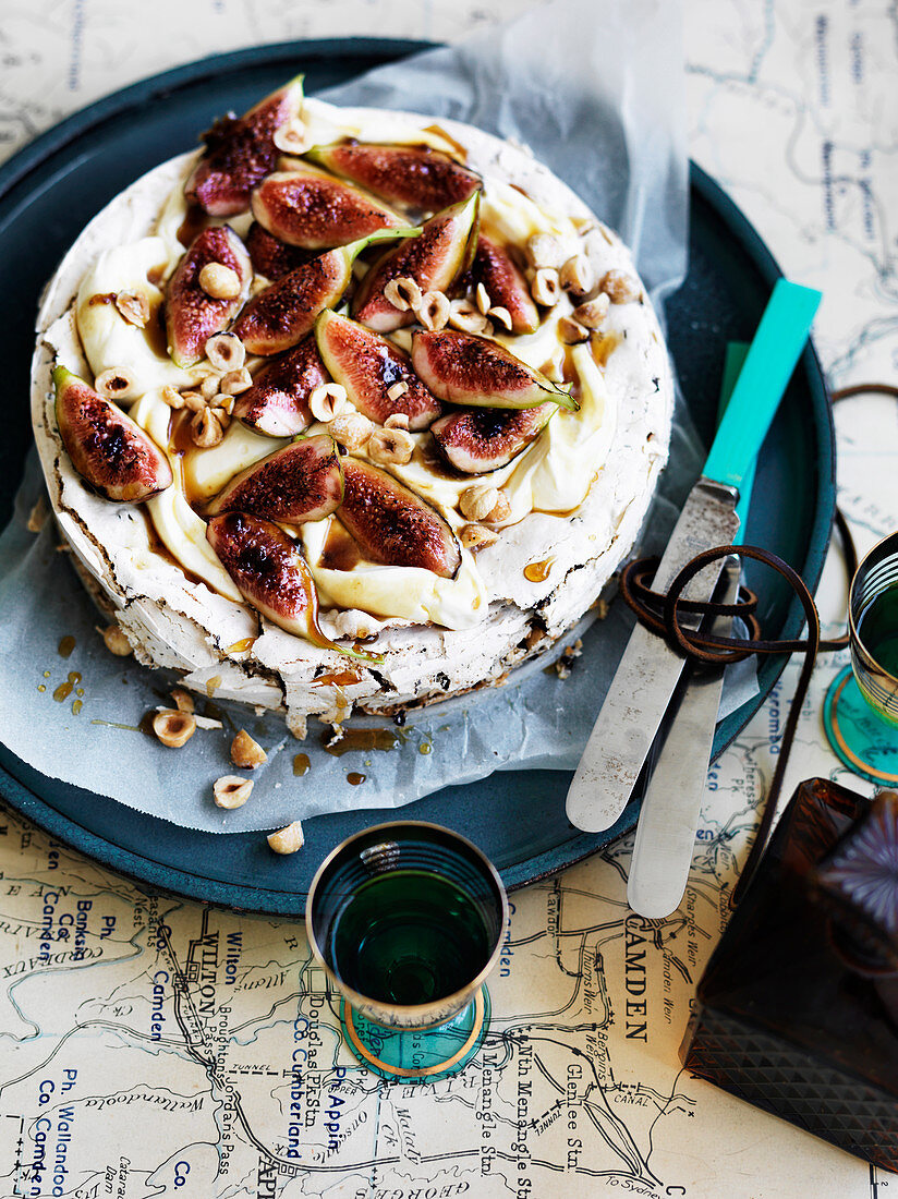 Haselnuss-Schokoladen-Kuchen mit Feigen