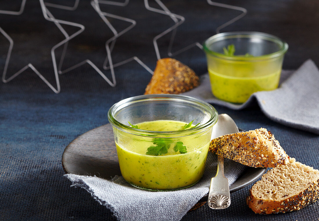 Parsley root soup with wholemeal bread