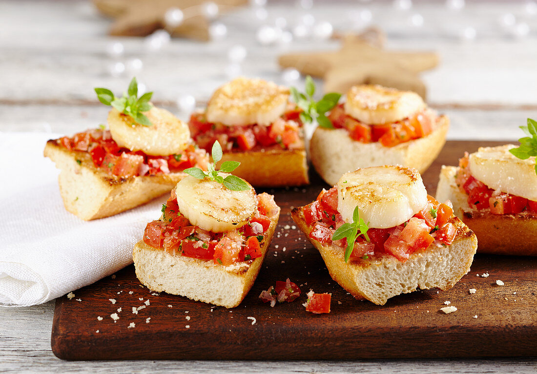 Bruschetta with tomato salad and fried scallops