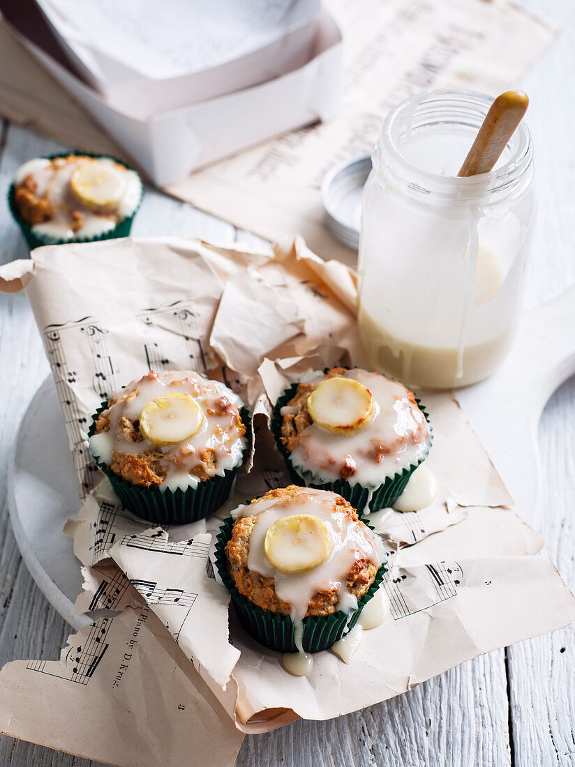 Weizen-Bananen-Muffins mit Zuckerglasur