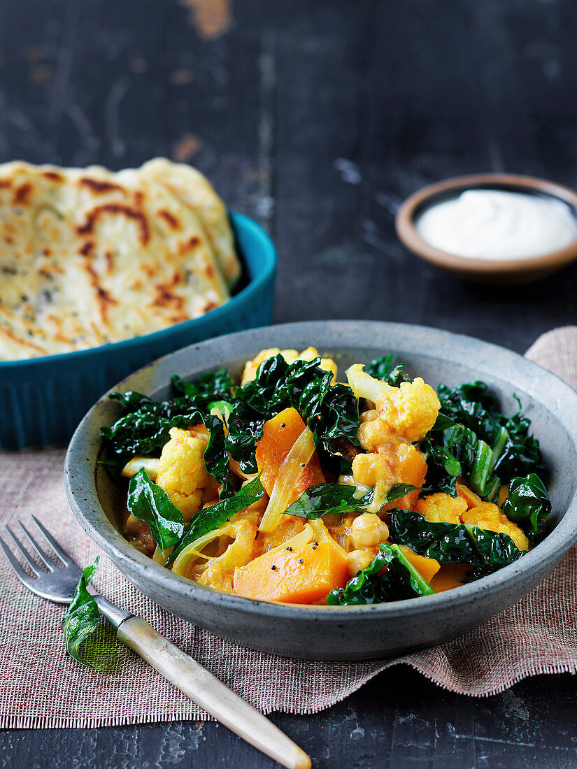 Gelbes Thai-Curry mit Blumenkohl und Kürbis (Thailand)