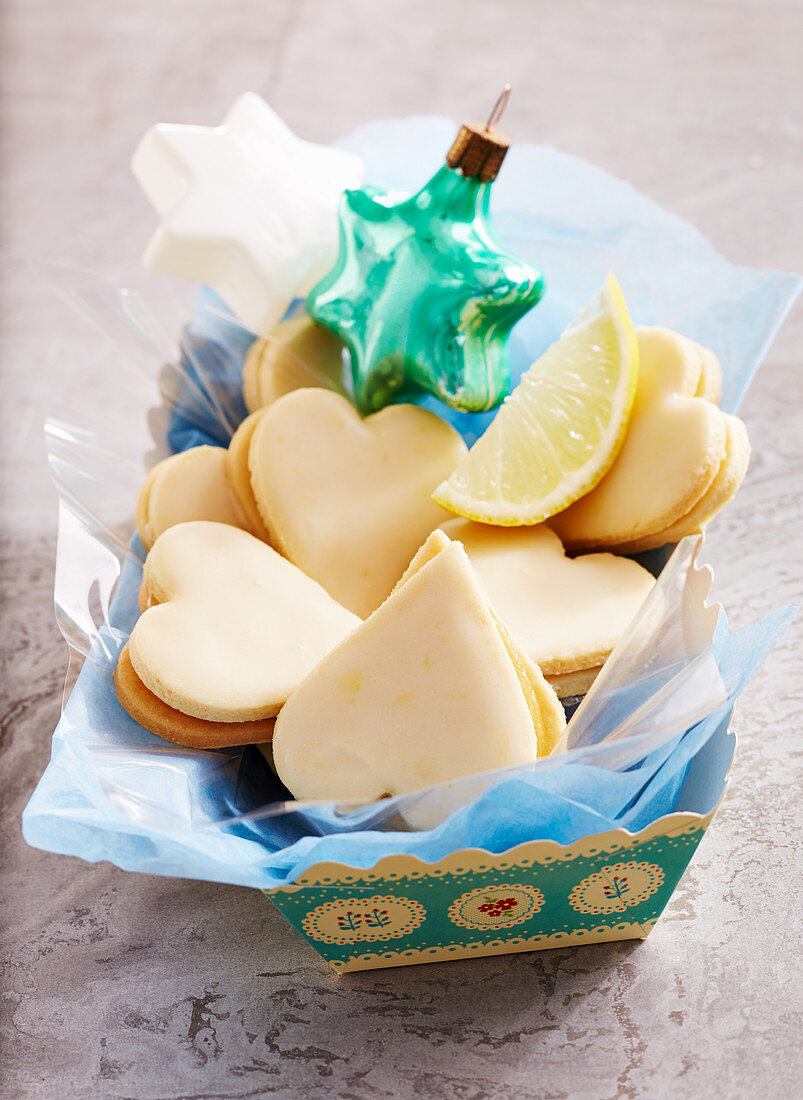 Herzförmige Zitronenplätzchen zu Weihnachten