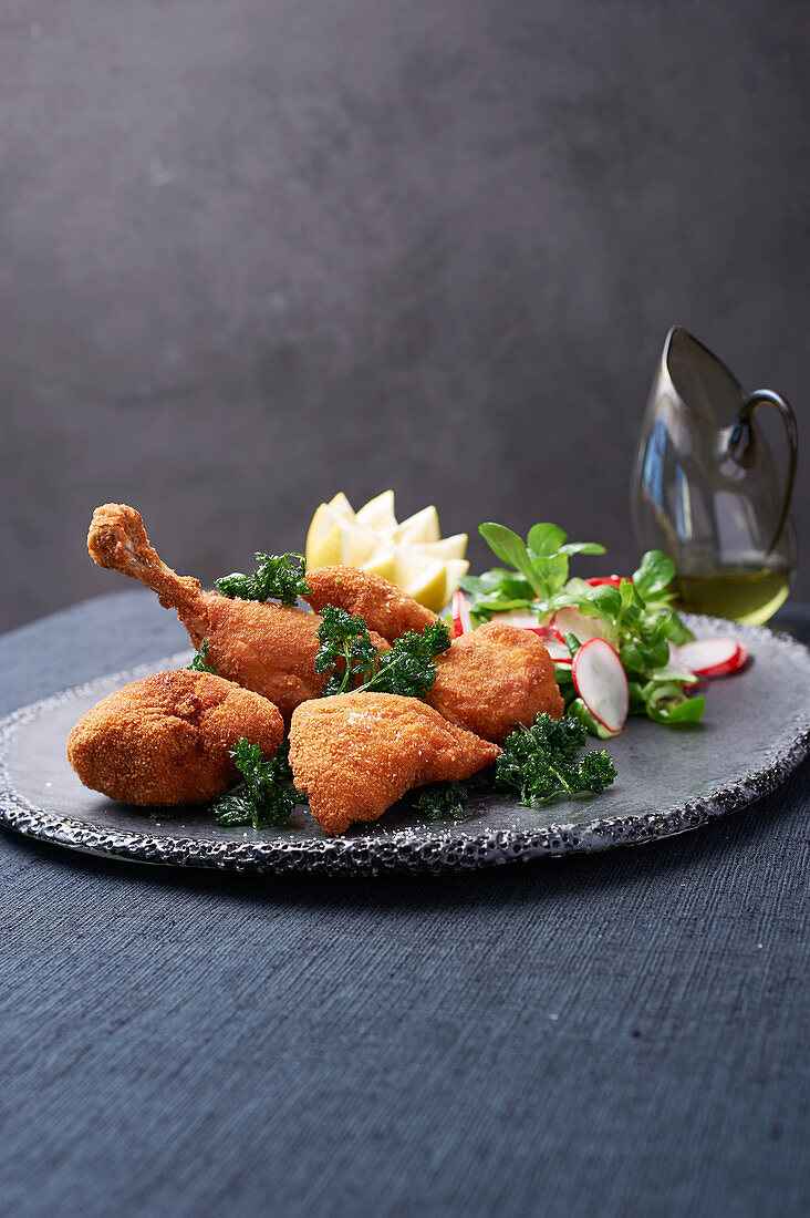 Fried chicken with radishes and lambs lettuce