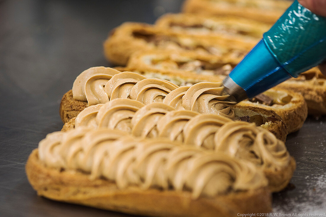 Pain Au Chocolat mit Cremefüllung