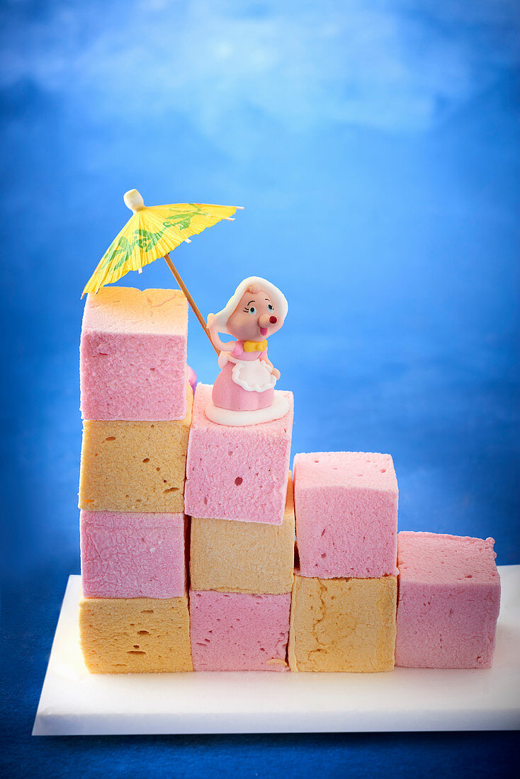 Marshmallow cubes with a pig figure