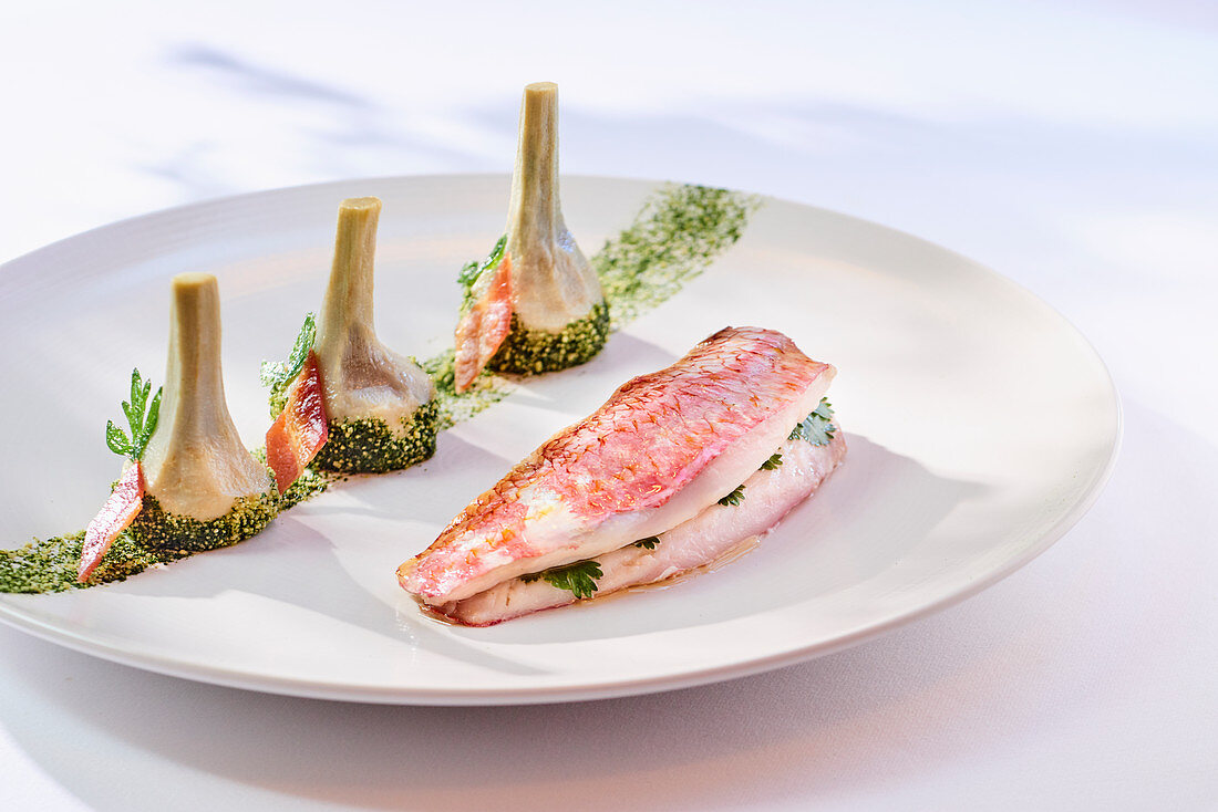 Red mullet with artichokes and pesto