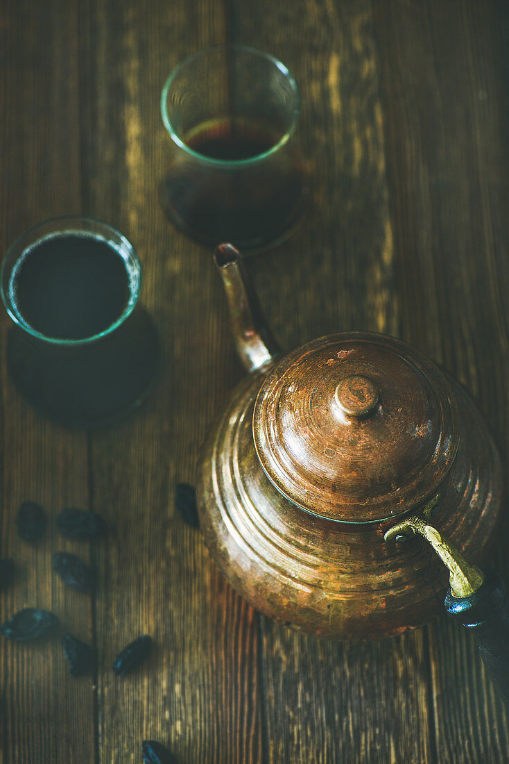Oriental Middle Eastern vintage copper hummered tea pot