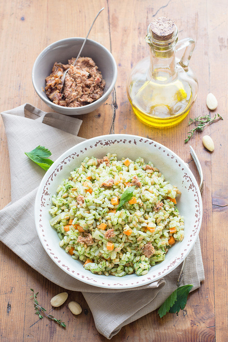 Reissalat mit Pesto und Gemüse