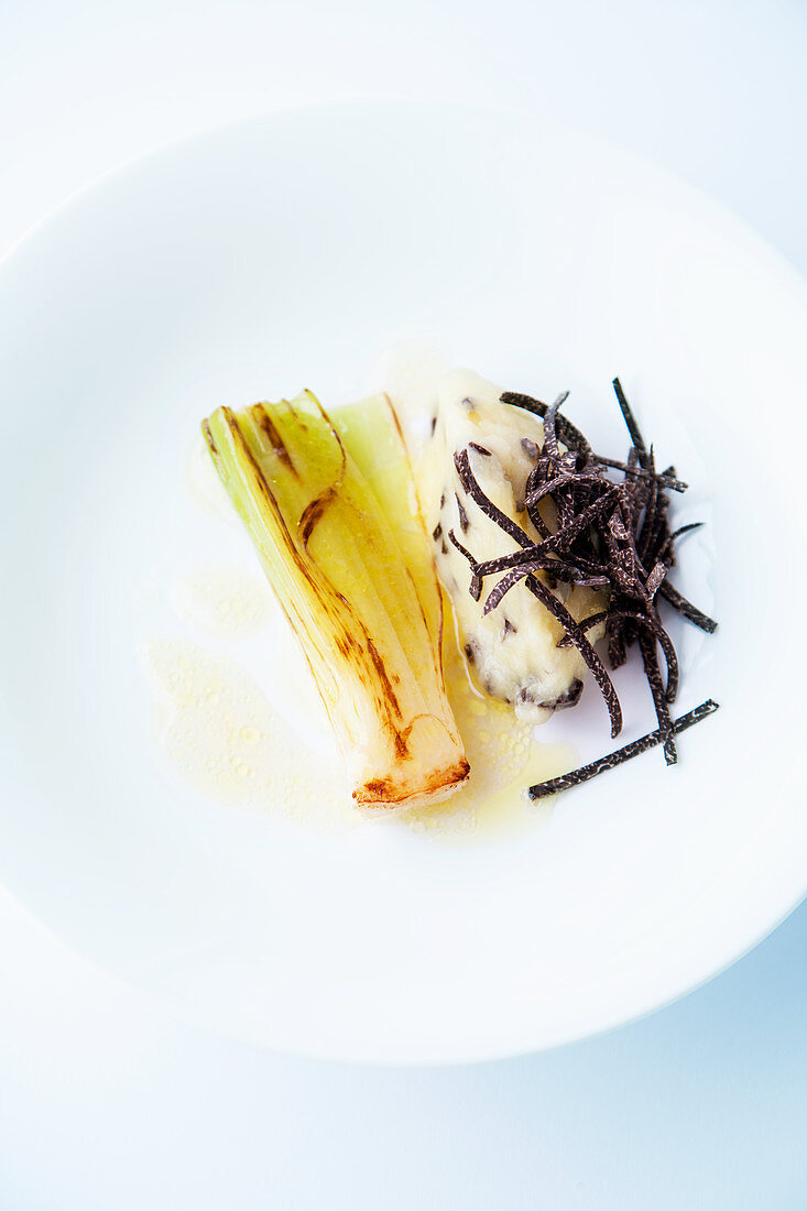 Braised leek with mashed potatoes and truffles