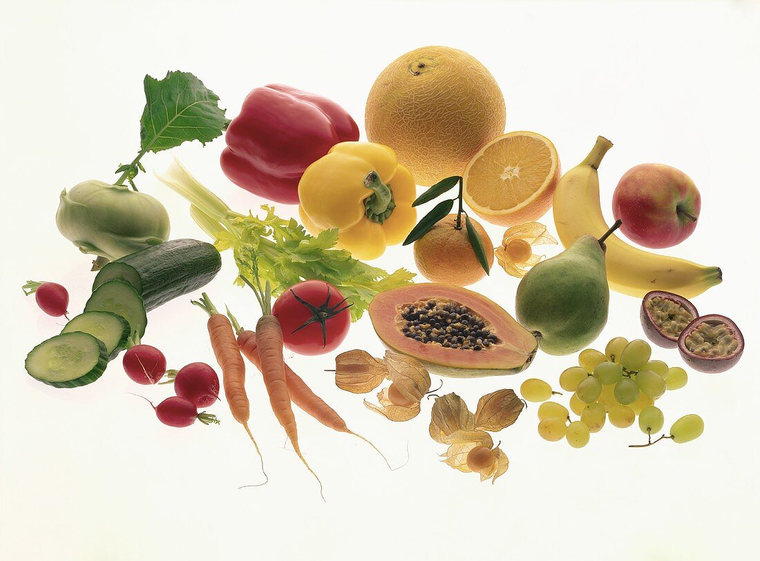 Stillleben mit Gemüse, Obst & Früchten