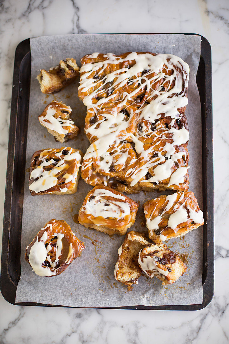 Cinnamon bun with icing