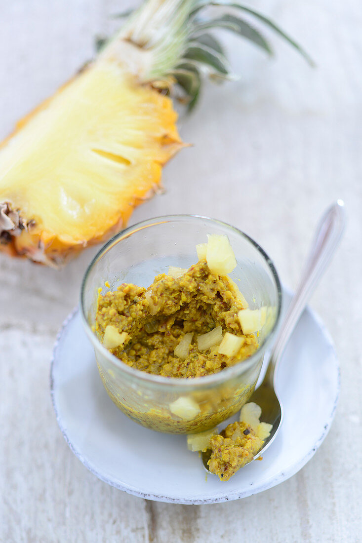 Curry mustard with pineapple