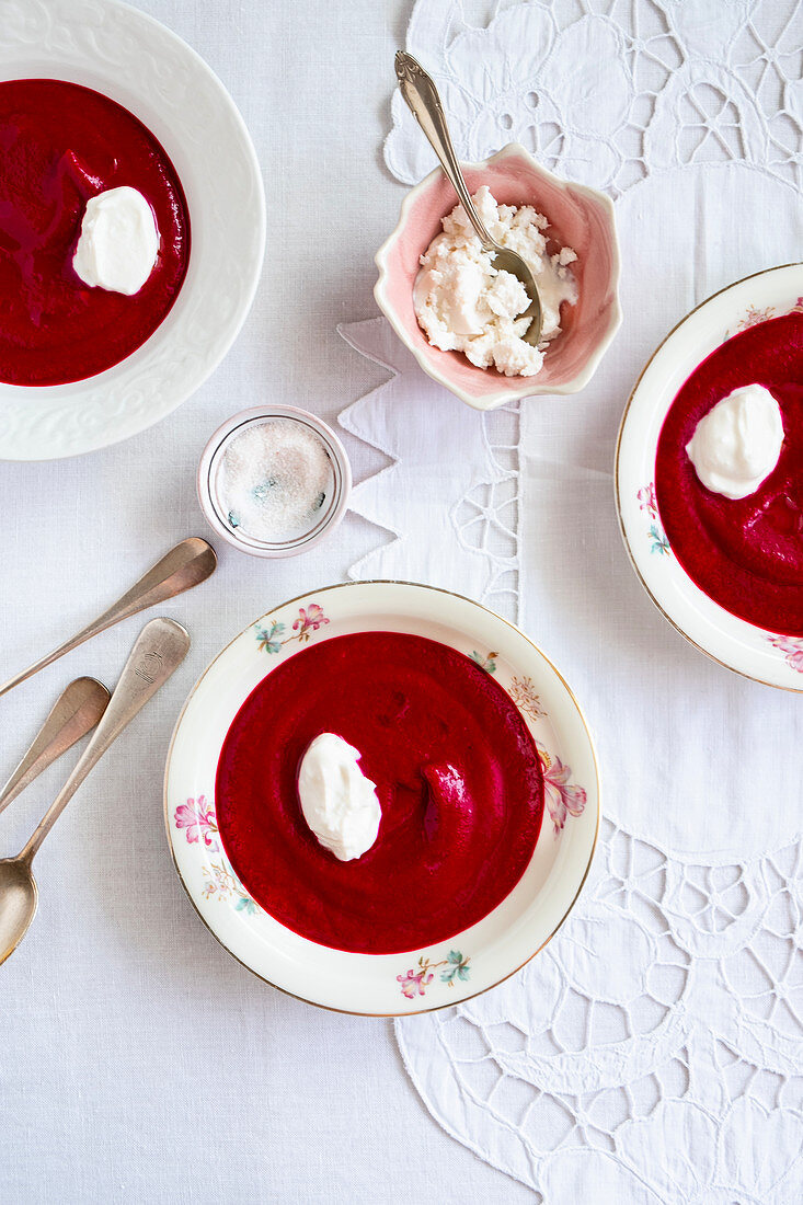 Red beets cream soup with cream cheese