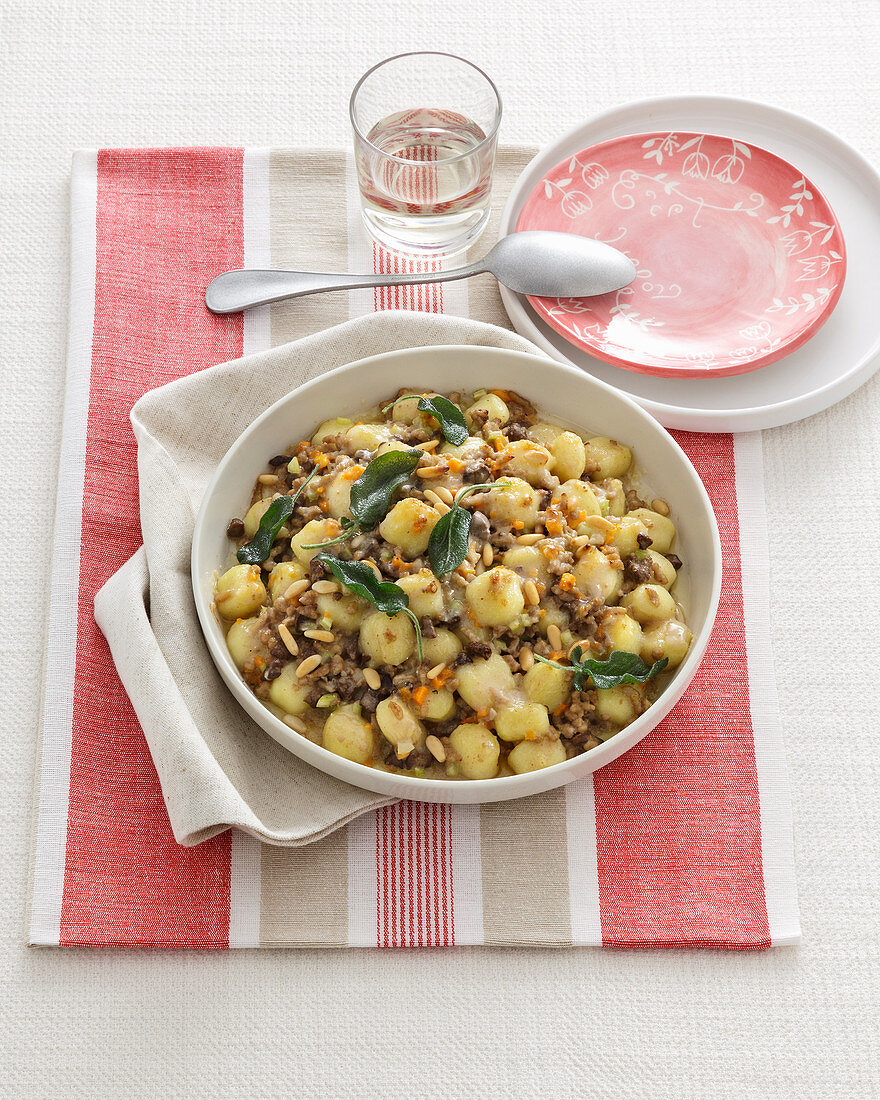 Gratinierte Gnocchi mit Hähnchenfleisch, Hähnchenleber und Zimt