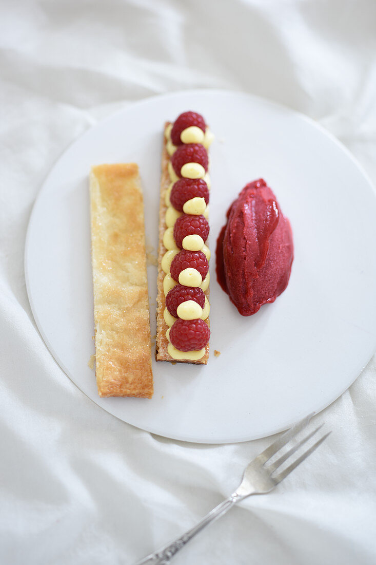 Cream puff pastry with fresh raspberries and raspberry sorbet