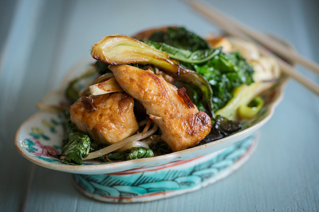 Hähnchen mit Tofu und Erdnüssen (Thailand)