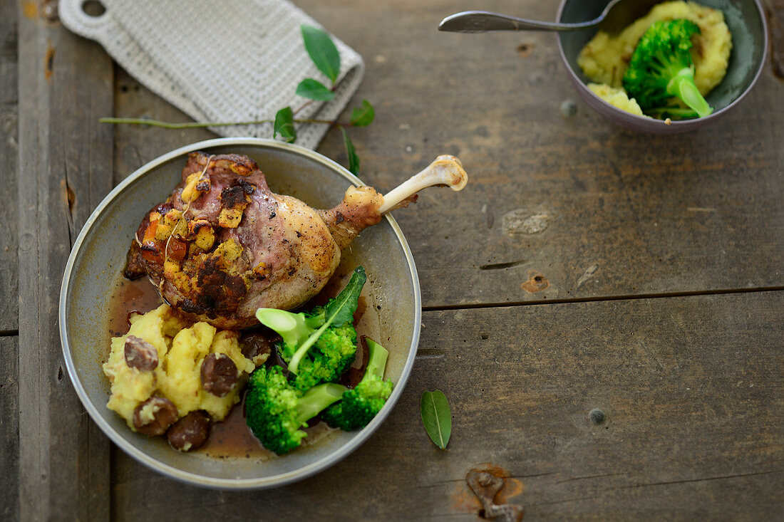 Stuffed goose leg with chestnut potatoes and broccoli