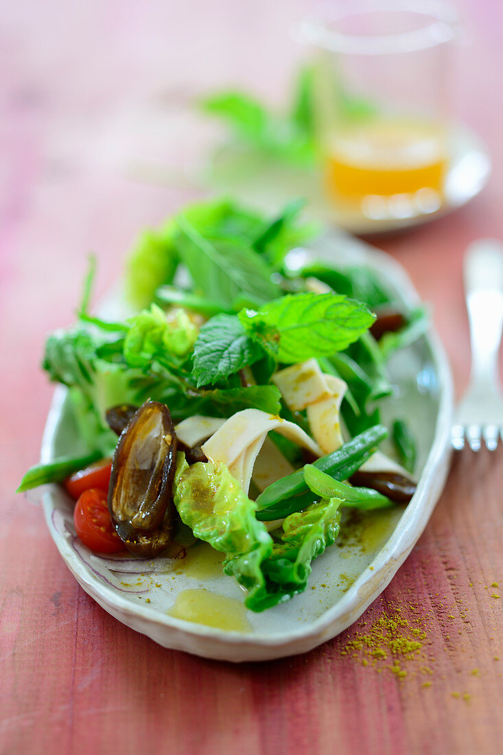 Dattel-Bohnen-Salat mit Hähnchenbrust