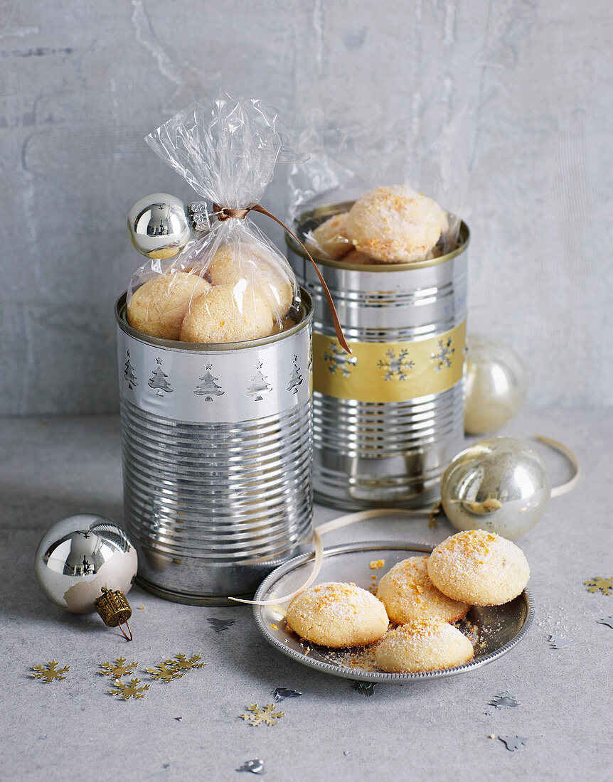 Snow biscuits in decorative boxes for gifting
