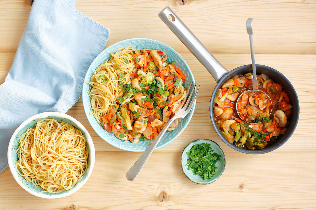 Spaghetti mit gemischten Gemüse