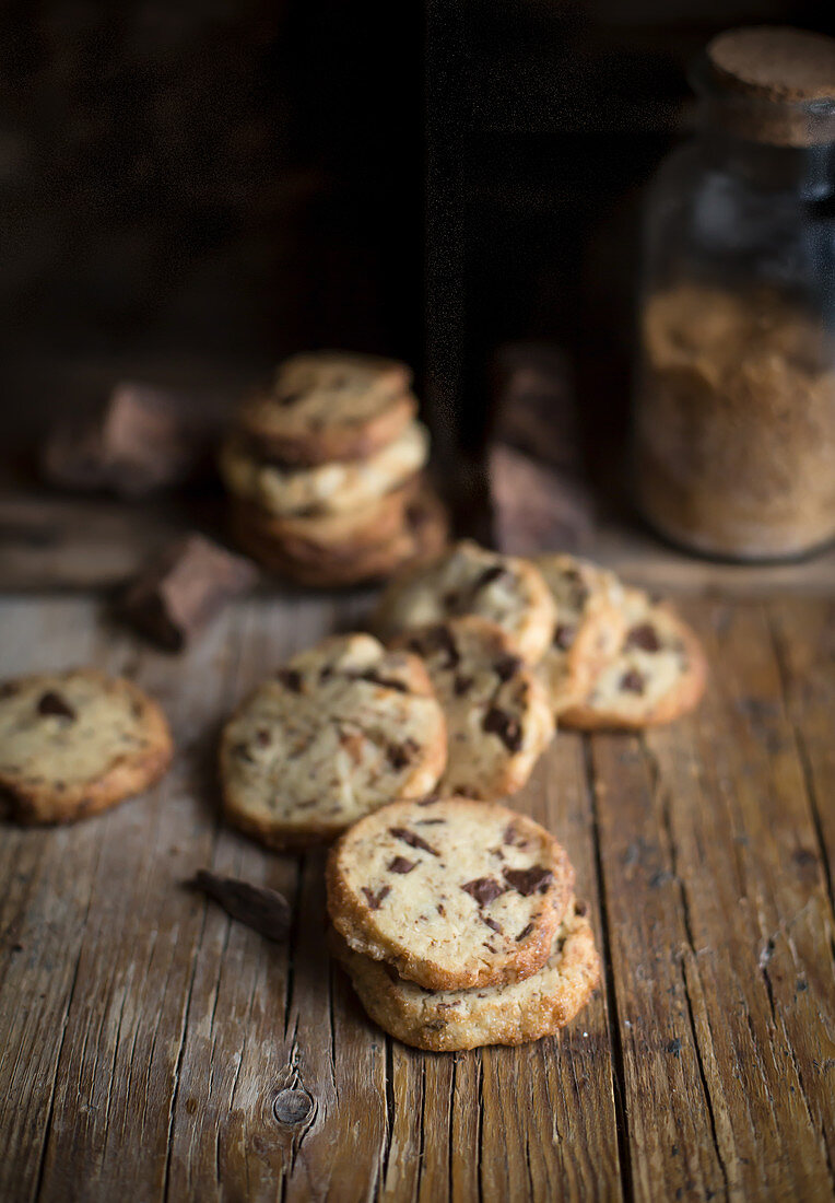 Selbstgemachte Chocolate Chip Cookies aus Mürbeteig