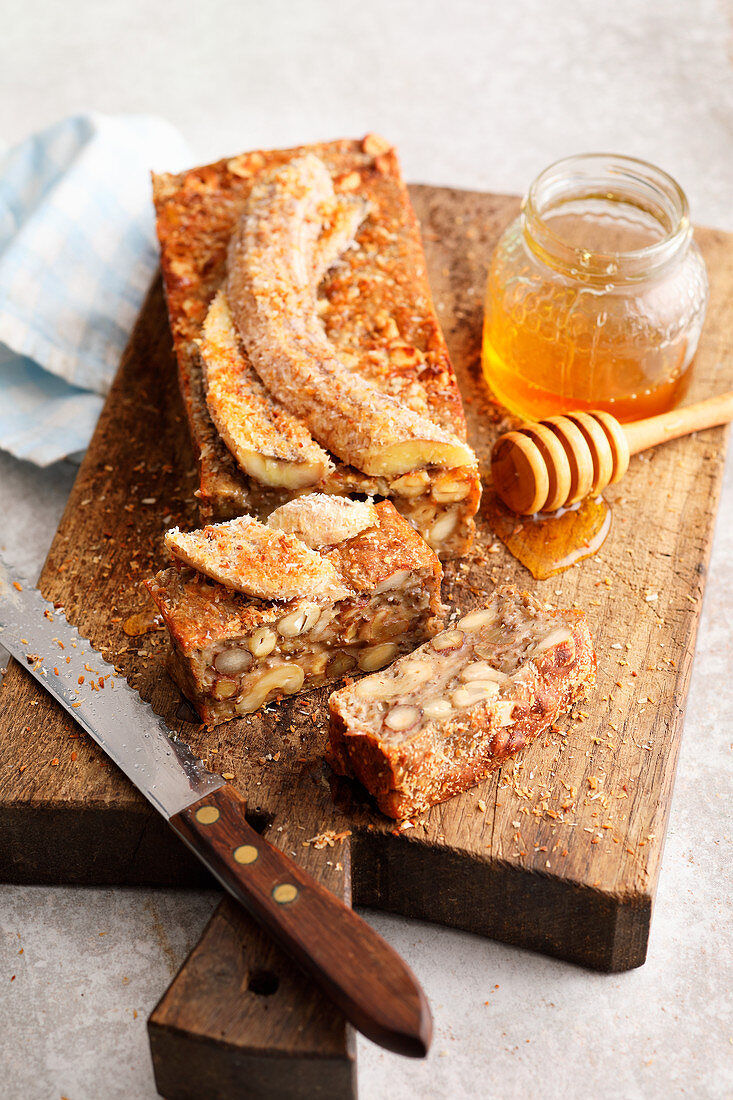 Glutenfreier Bananenkuchen mit Nüssen und Gewürzen