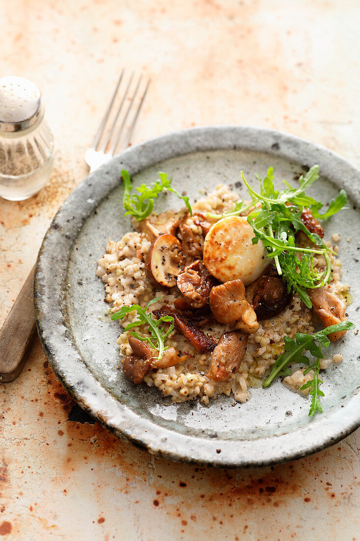 Buckwheat risotto with mushrooms and goat's cheese
