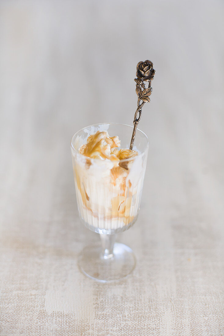 Caramel ice cream