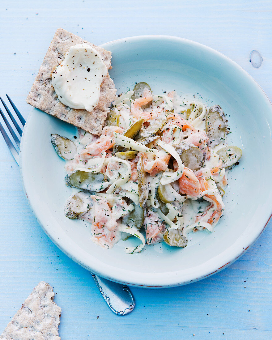 Gurkensalat mit Räucherlachs