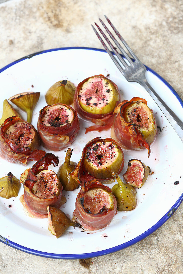 Grilled figs wrapped in pancetta