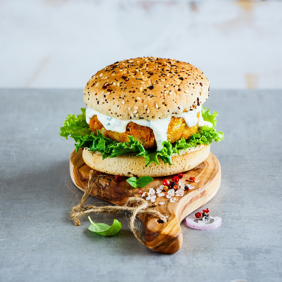 Veganer selbstgemachter Karotten-Haferflocken-Burger