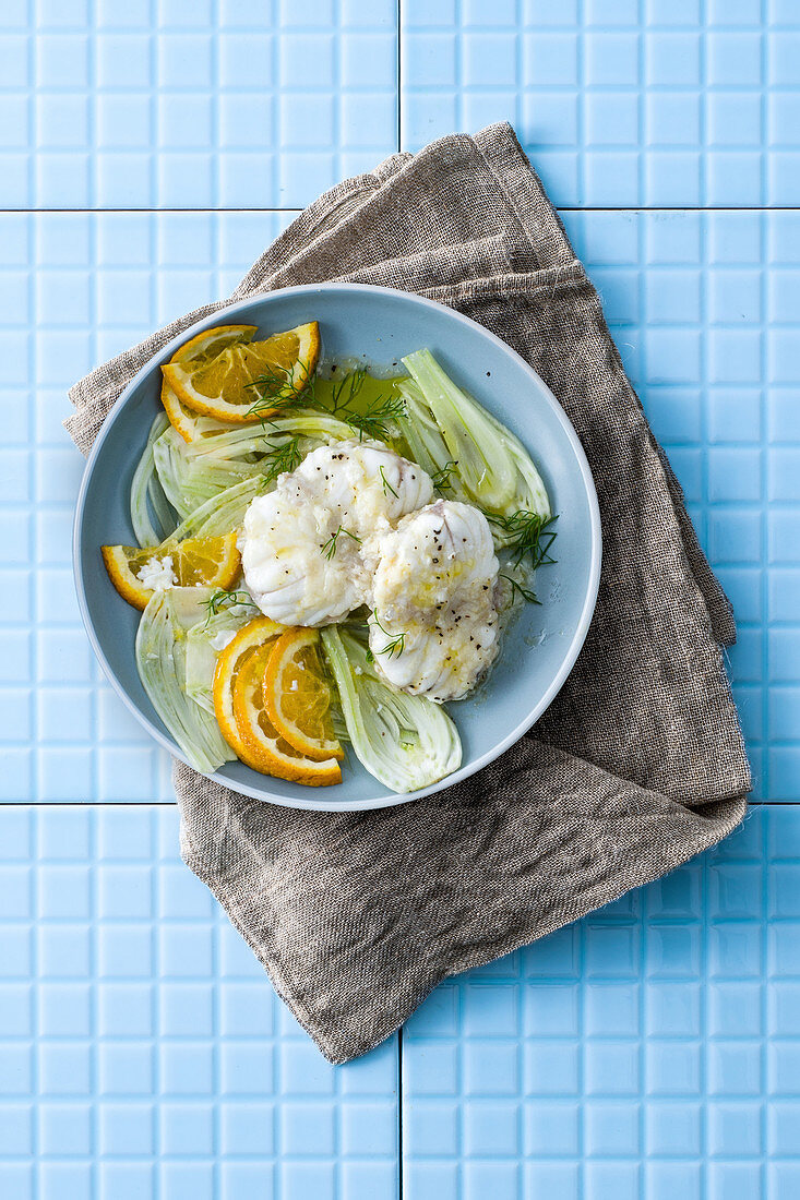 Seeteufeltranchen mit Orangen und Fenchel in Orangensauce